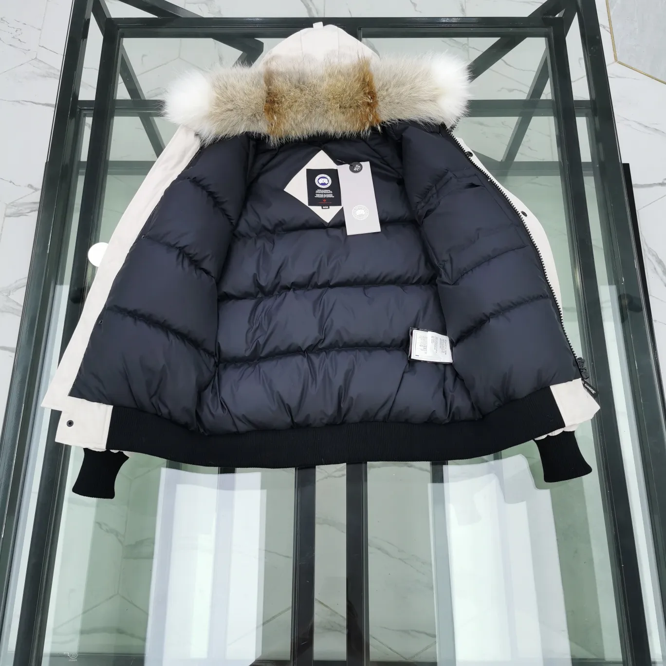 P720 01 model - off-white